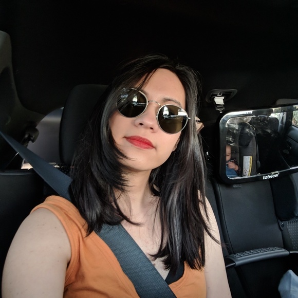 Meet your Posher, Tracy - Picture 2 of 2